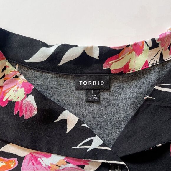 Torrid Black Floral Challis Tie Front Midi Dolman Blouse Size 1 - Picture 4 of 8